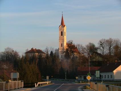 Župnijska cerkev Svetega Janeza Nepomuka